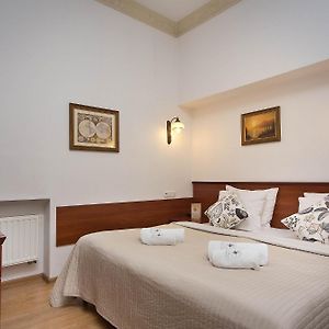 Ventus Rosa Apartments